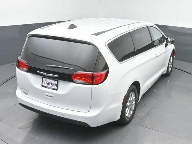 2027 Chrysler Pacifica LX