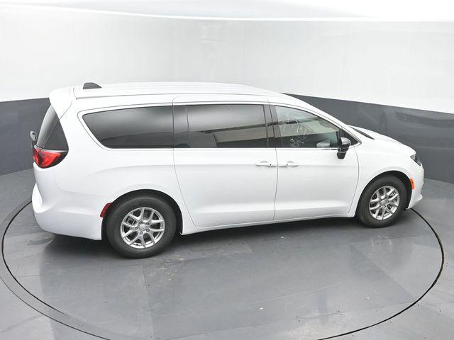 2027 Chrysler Pacifica LX