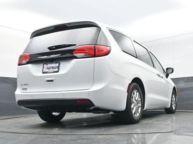 2027 Chrysler Pacifica LX