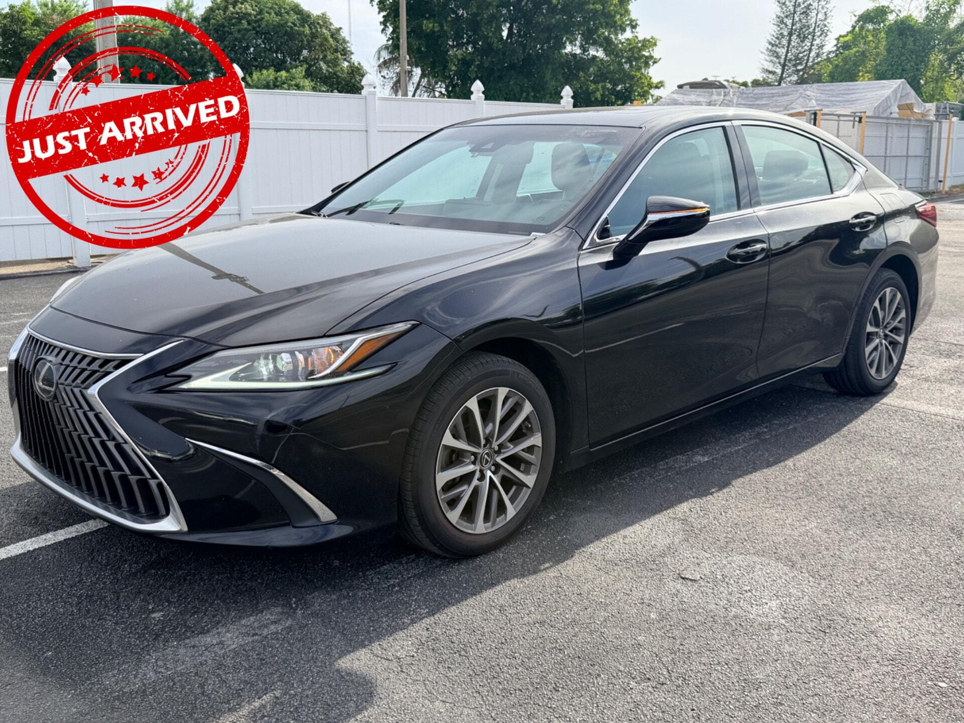 White 2022 Lexus ES Sedan All-Wheel Drive Automatic