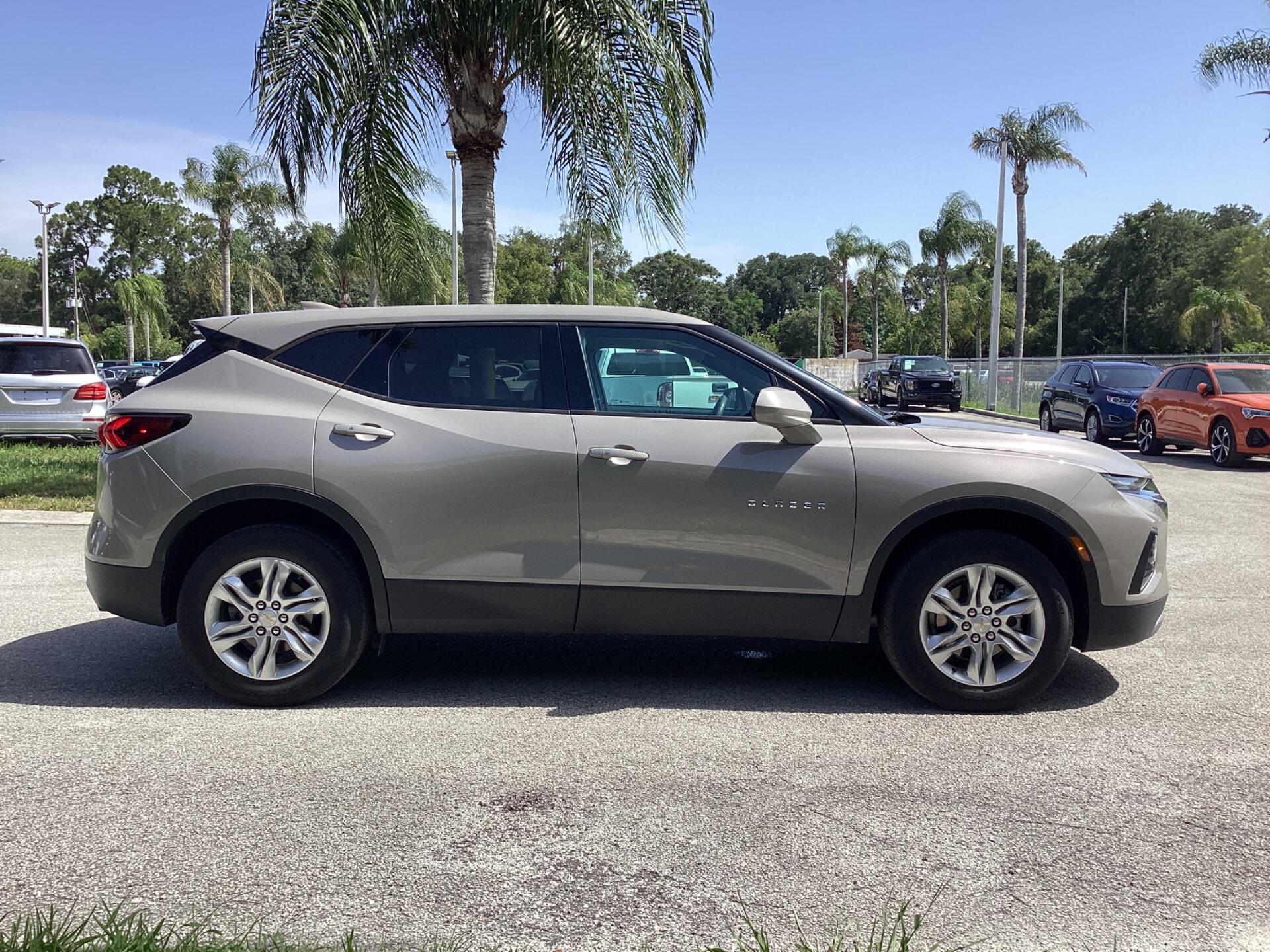 View vehicle photo 3