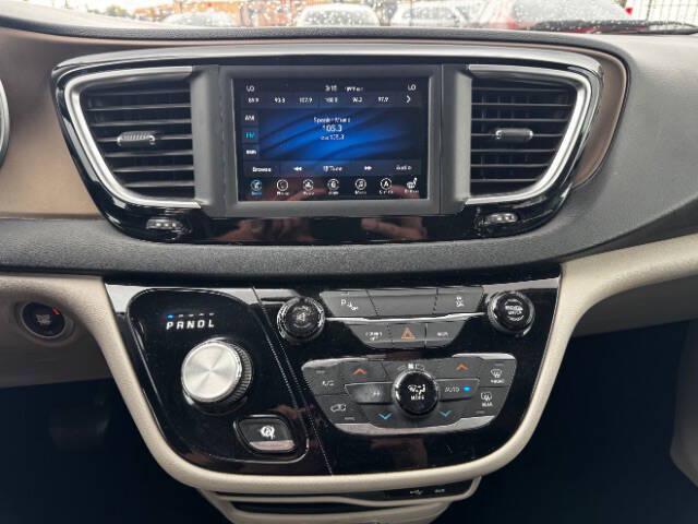 2017 Chrysler Pacifica Touring-L
