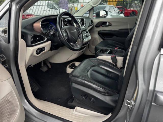 2017 Chrysler Pacifica Touring-L