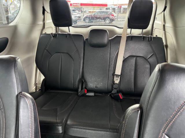 2017 Chrysler Pacifica Touring-L
