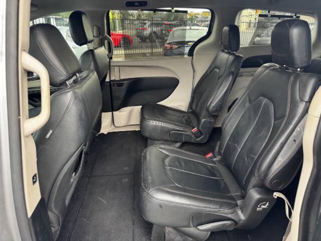 2017 Chrysler Pacifica Touring-L