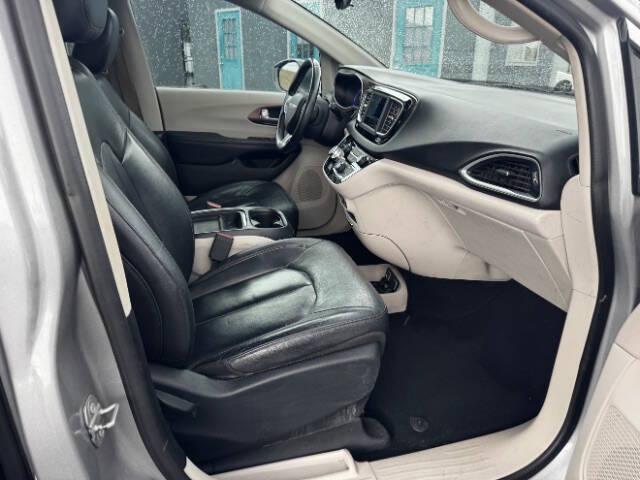 2017 Chrysler Pacifica Touring-L