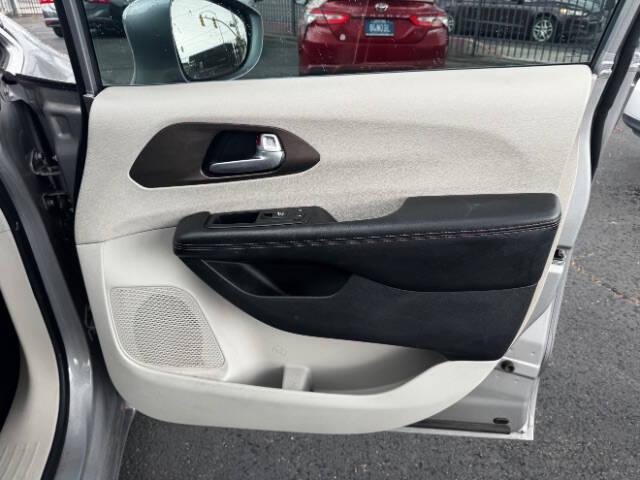 2017 Chrysler Pacifica Touring-L