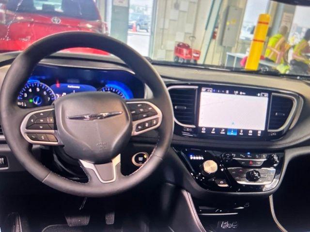 2025 Chrysler Pacifica Pinnacle