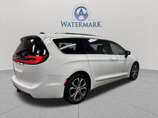 2025 Chrysler Pacifica Pinnacle