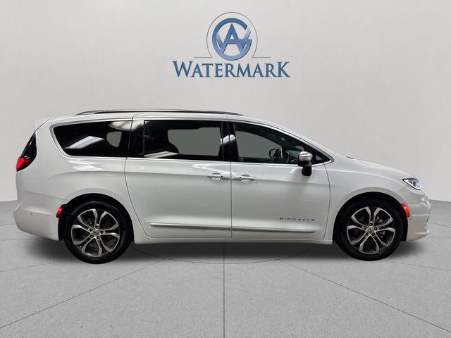 2025 Chrysler Pacifica Pinnacle