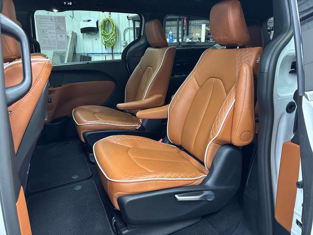 2025 Chrysler Pacifica Pinnacle