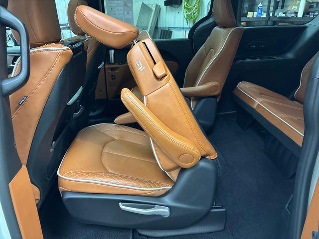2025 Chrysler Pacifica Pinnacle