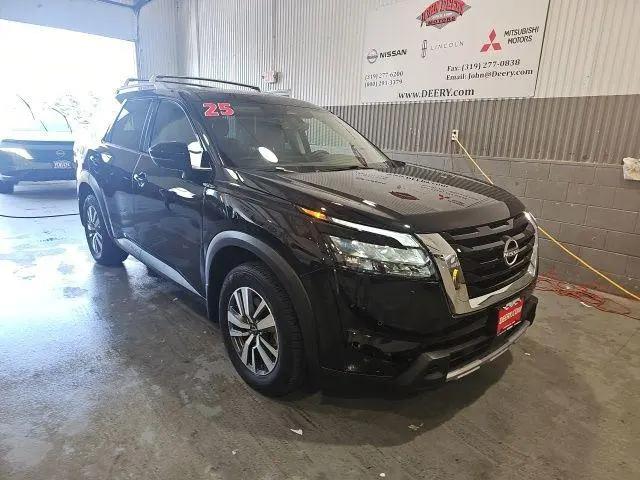 2025 Nissan Pathfinder SL 4WD for sale in Cedar Falls, IA