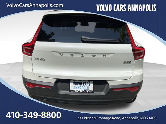 2026 Volvo XC40 Plus, B5 AWD Gas mild hybrid, Dark