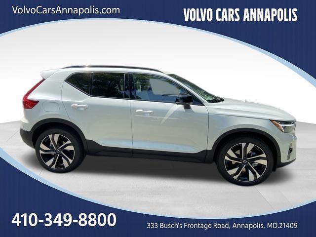2026 Volvo XC40 Plus, B5 AWD Gas mild hybrid, Dark