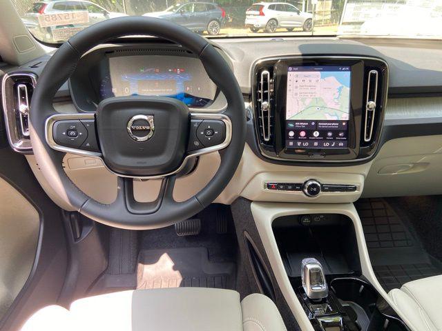 2026 Volvo XC40 Plus, B5 AWD Gas mild hybrid, Dark