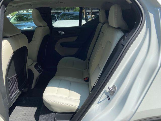 2026 Volvo XC40 Plus, B5 AWD Gas mild hybrid, Dark