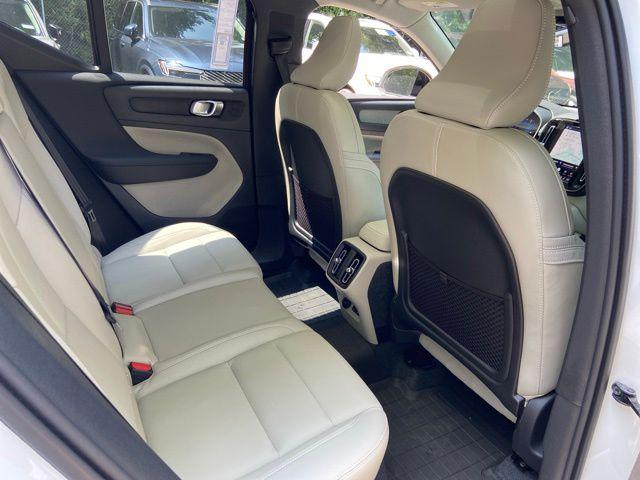 2026 Volvo XC40 Plus, B5 AWD Gas mild hybrid, Dark