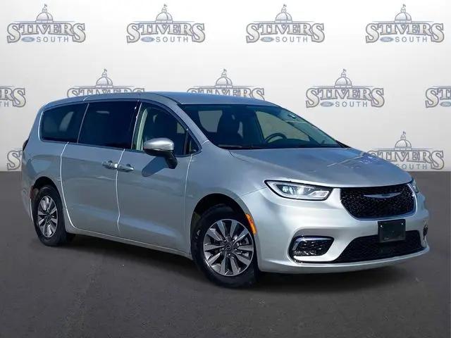 2023 Chrysler Pacifica Hybrid Touring L for sale in Union City, GA