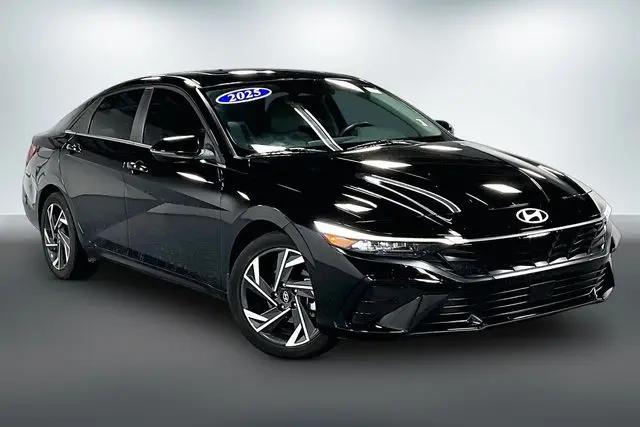 2025 Hyundai Elantra Limited for sale in Auburn, IN