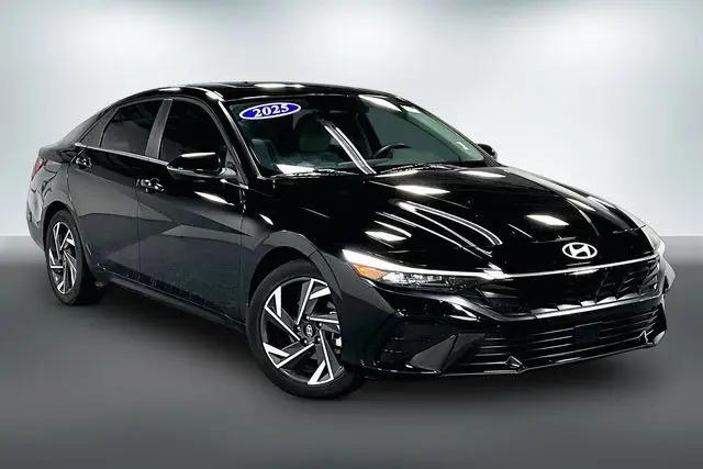 2025 Hyundai Elantra Limited for sale in Auburn, IN