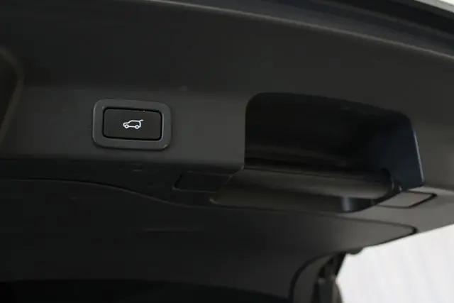 2022 Jaguar F-PACE SVR P550 AWD Automatic