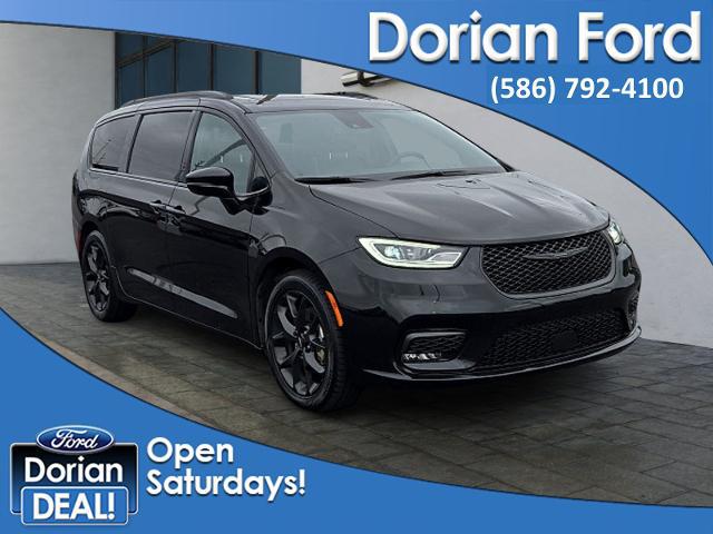 2025 Chrysler Pacifica Limited for sale in Clinton Township, MI