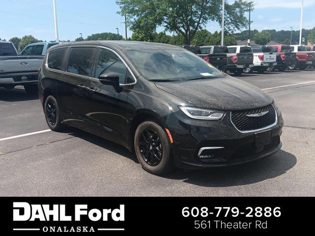 2025 Chrysler Pacifica Select for sale in Onalaska, WI