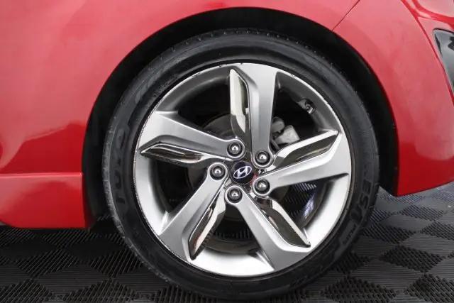 2013 Hyundai Veloster Turbo w/Black