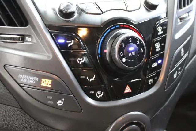 2013 Hyundai Veloster Turbo w/Black