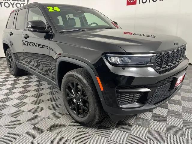 2024 Jeep Grand Cherokee Altitude 4x4 for sale in Cedar Falls, IA