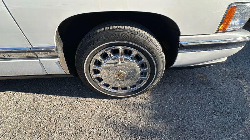 1996 Cadillac DeVille Base