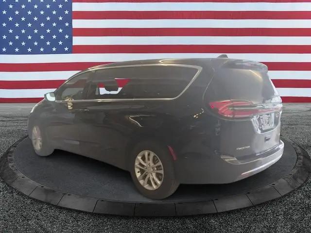 2027 Chrysler Pacifica Select AWD
