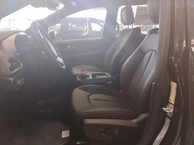 2027 Chrysler Pacifica Select AWD