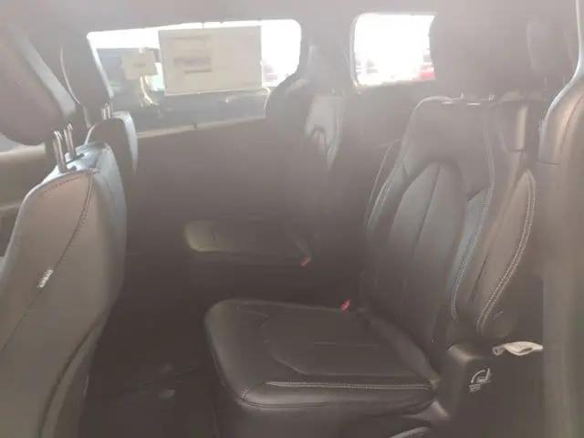 2027 Chrysler Pacifica Select AWD