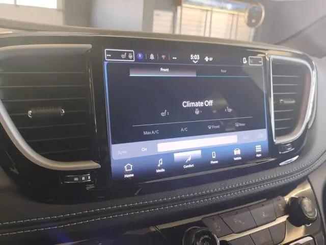 2027 Chrysler Pacifica Select AWD