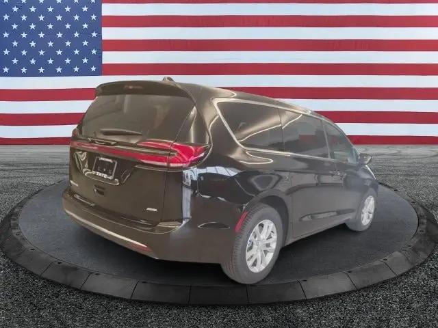 2027 Chrysler Pacifica Select AWD