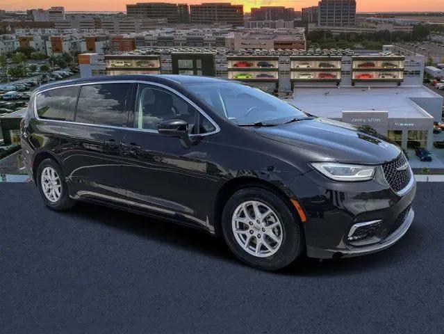 2023 Chrysler Pacifica Touring L for sale in Tampa, FL