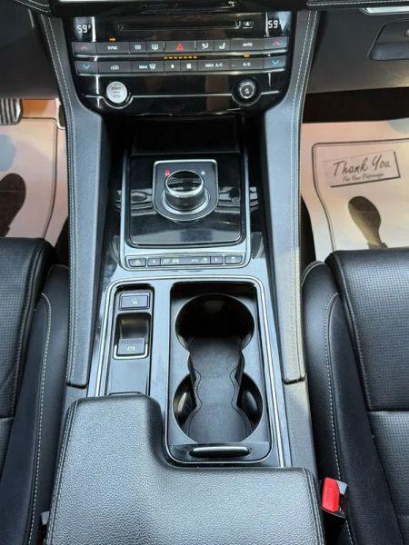 2018 Jaguar F-PACE 30t R-Sport