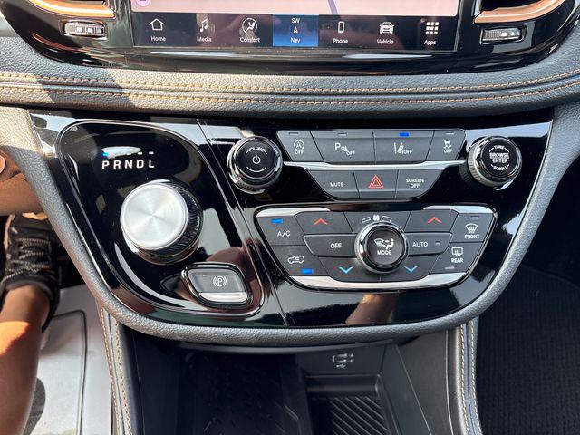 2027 Chrysler Pacifica Pinnacle
