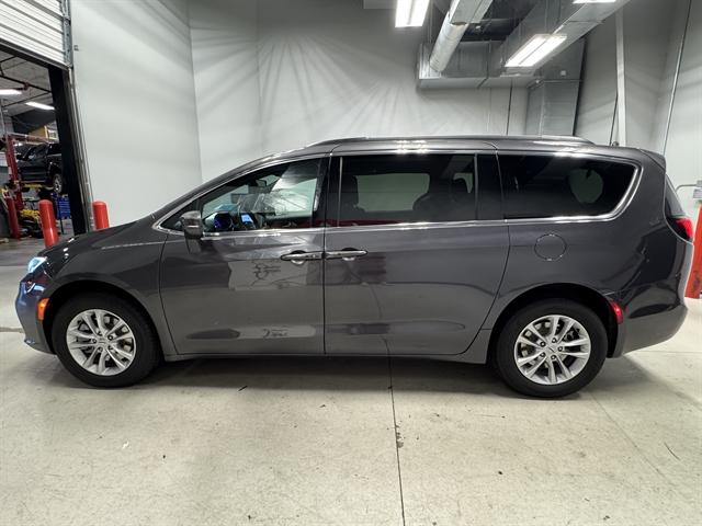2022 Chrysler Pacifica Touring AWD