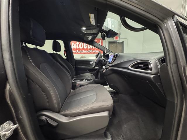 2022 Chrysler Pacifica Touring AWD