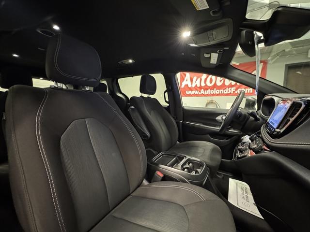 2022 Chrysler Pacifica Touring AWD