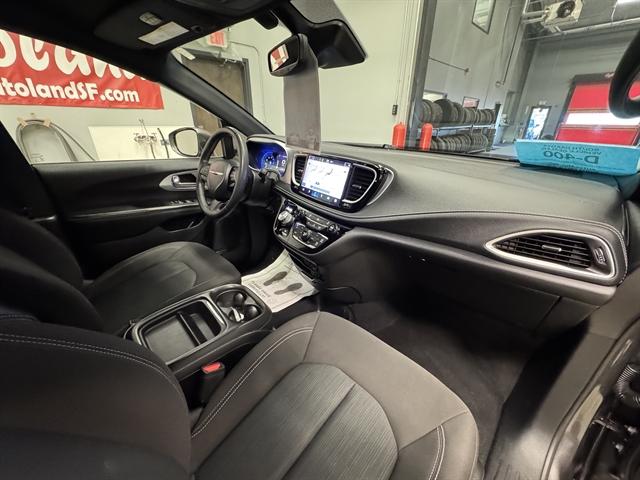 2022 Chrysler Pacifica Touring AWD