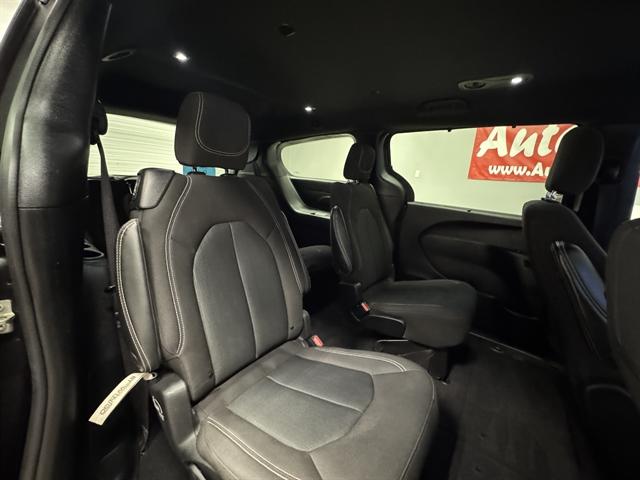 2022 Chrysler Pacifica Touring AWD