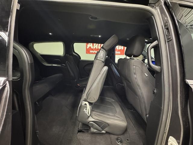 2022 Chrysler Pacifica Touring AWD
