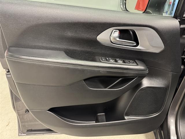 2022 Chrysler Pacifica Touring AWD