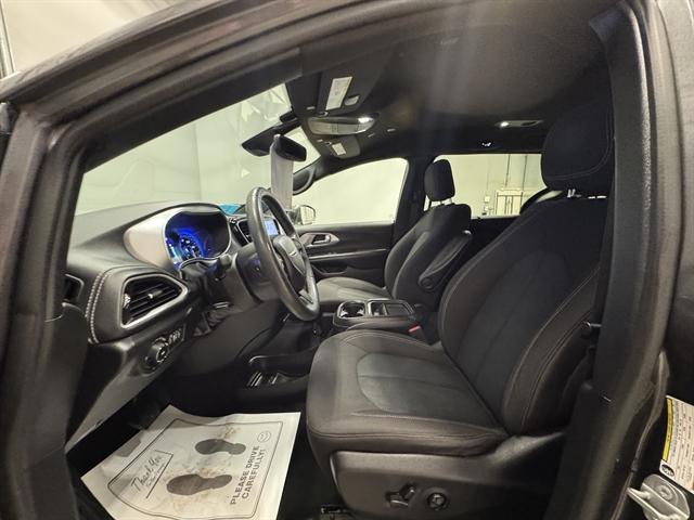 2022 Chrysler Pacifica Touring AWD