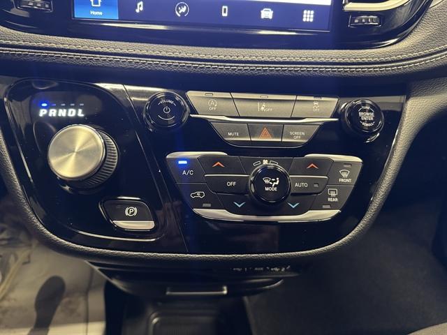 2022 Chrysler Pacifica Touring AWD