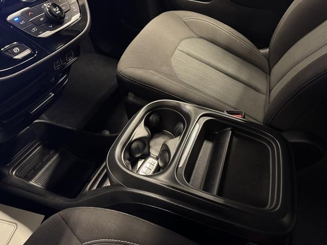 2022 Chrysler Pacifica Touring AWD